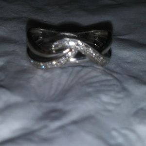 Sterling silver ring w/diamonds